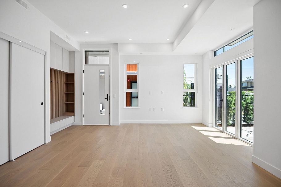 112 715 W 49th Avenue Vancouver, BC - 5