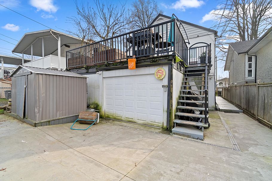 473 E 45th Avenue Vancouver, BC - 2