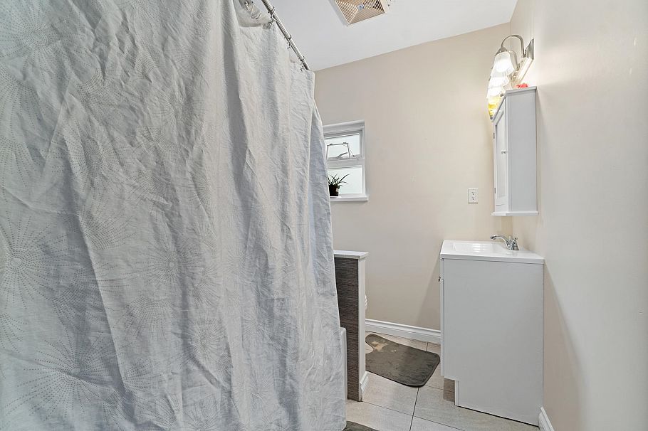 473 E 45th Avenue Vancouver, BC - 7