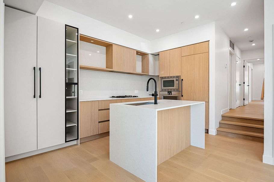 112 715 W 49th Avenue Vancouver, BC - 14