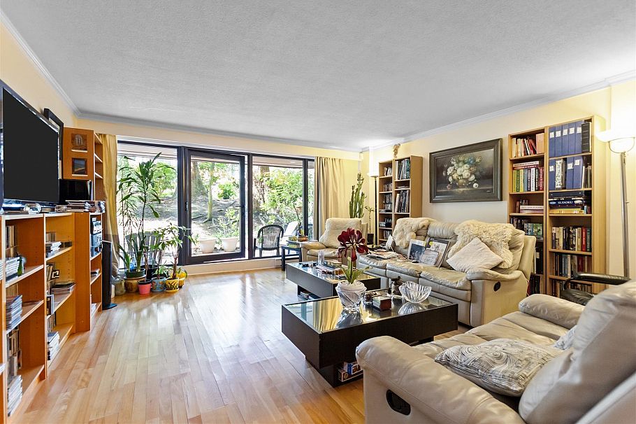 10 1425 Lamey's Mill Road Vancouver, BC - 2