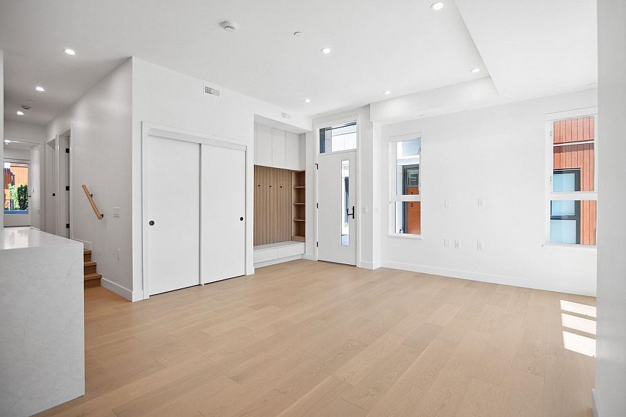 112 715 W 49th Avenue Vancouver, BC - 4