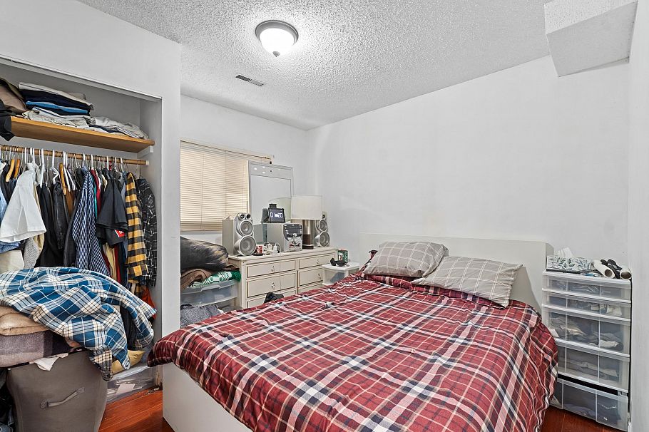 473 E 45th Avenue Vancouver, BC - 3