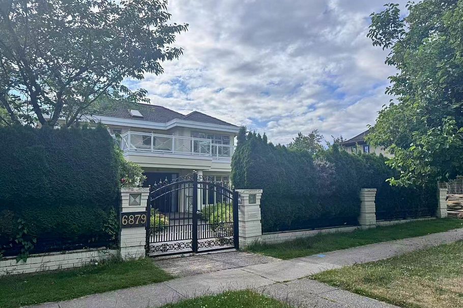 6879 Arbutus Street Vancouver, BC - 2