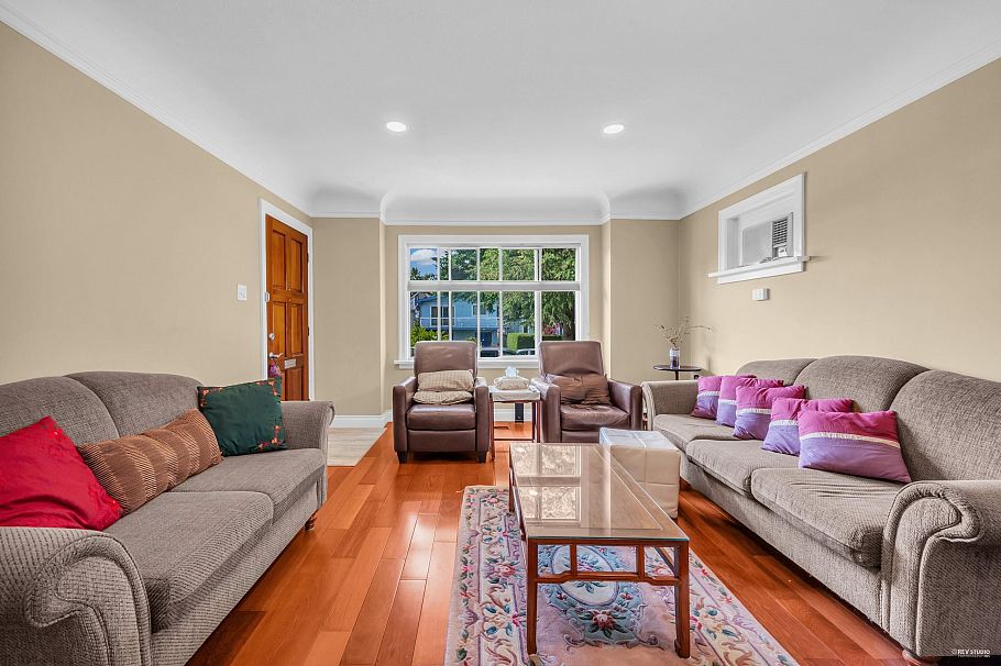 2785 W 20th Avenue Vancouver, BC - 4