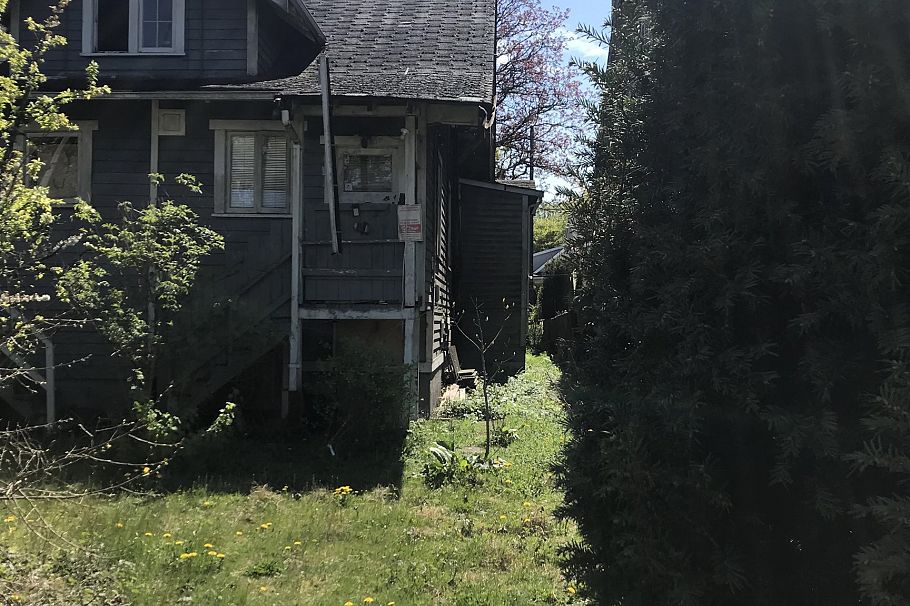 1815 W 12th Avenue Vancouver, BC - 3