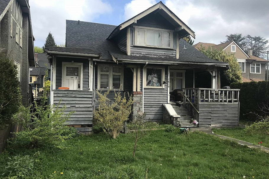 1815 W 12th Avenue Vancouver, BC - 2