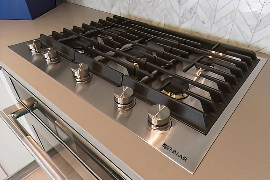 804 3581 E Kent Avenue North Vancouver, BC - 3