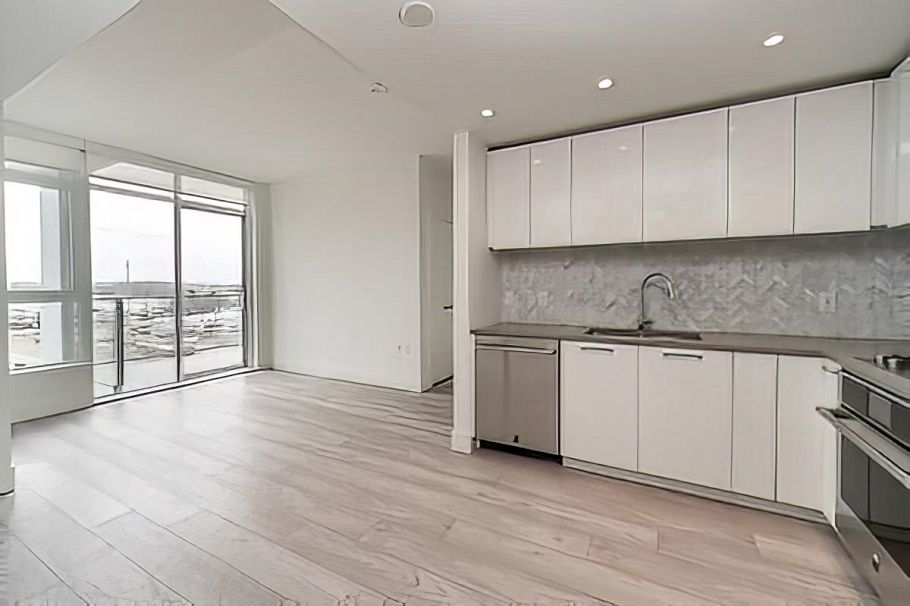 804 3581 E Kent Avenue North Vancouver, BC - 1