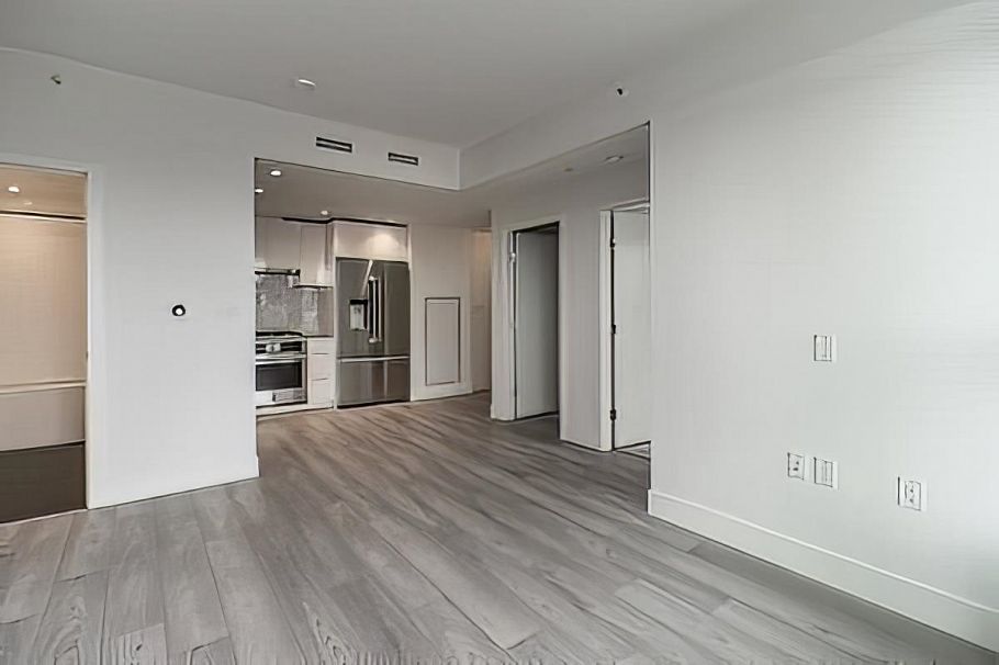 804 3581 E Kent Avenue North Vancouver, BC - 5