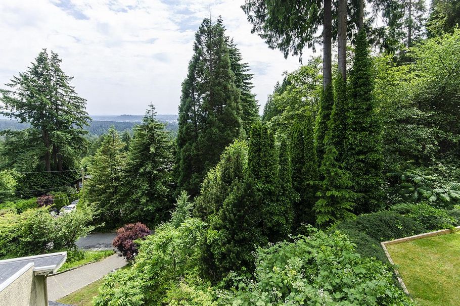 1241 Coleman Street North Vancouver, BC - 12