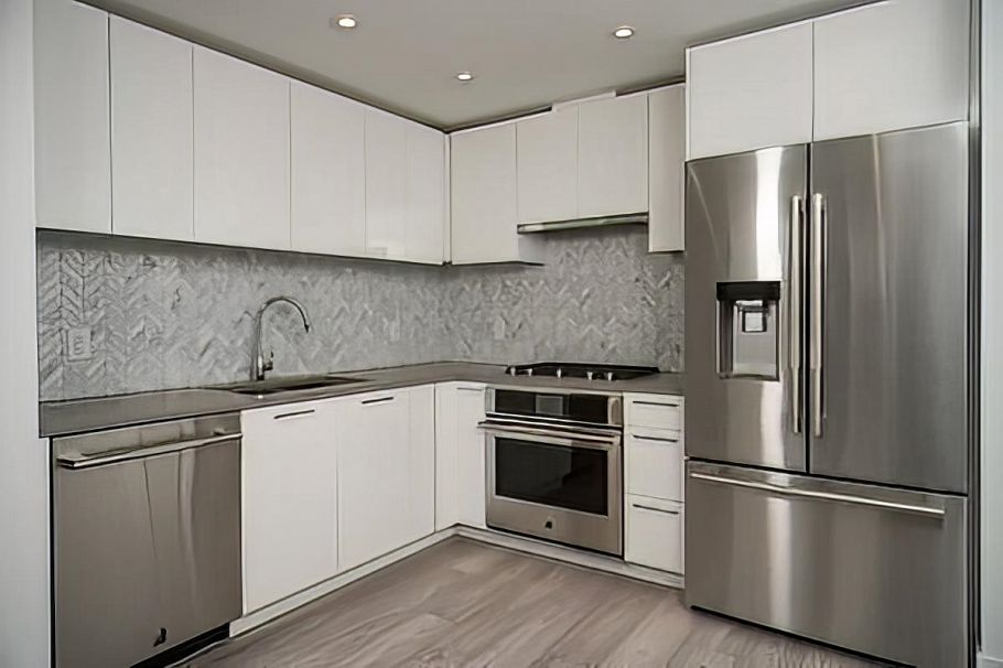 804 3581 E Kent Avenue North Vancouver, BC - 2