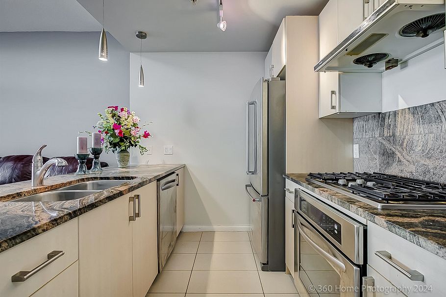 303 1211 Melville Street Vancouver, BC - 10