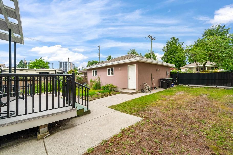 5396 Rhodes Street Vancouver, BC - 31