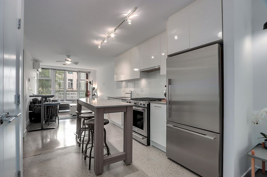 204 231 E Pender Street Vancouver, BC - 5