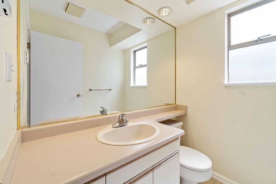 8489 French Street Vancouver, BC - 24