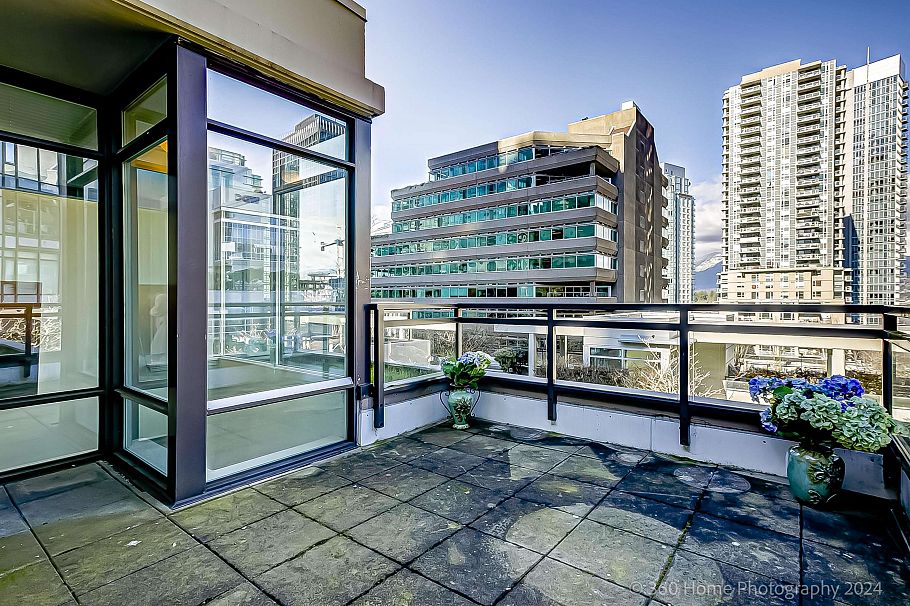 303 1211 Melville Street Vancouver, BC - 27