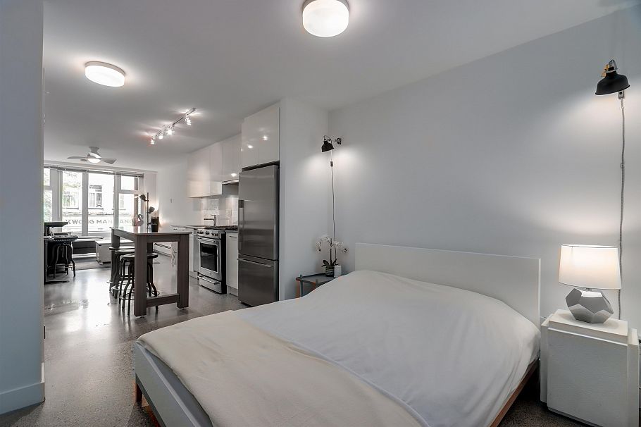 204 231 E Pender Street Vancouver, BC - 4