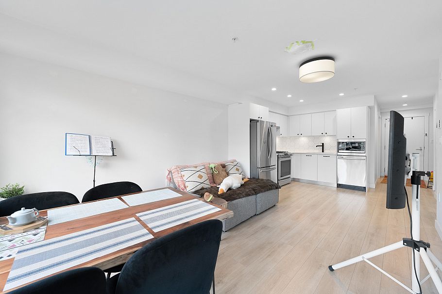 309 1519 Crown Street North Vancouver, BC - 3