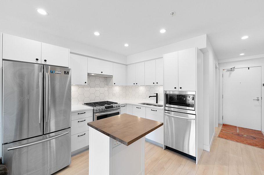 309 1519 Crown Street North Vancouver, BC - 11