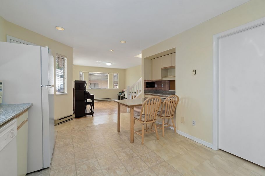 8489 French Street Vancouver, BC - 23