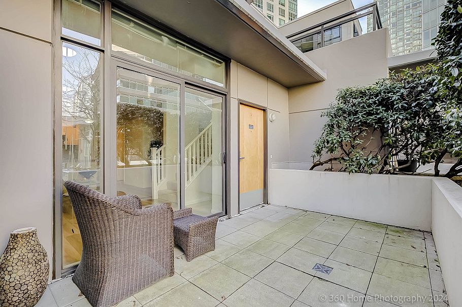 303 1211 Melville Street Vancouver, BC - 24