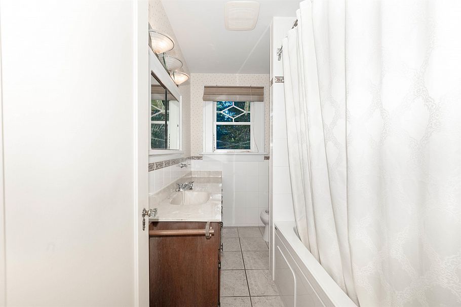 3548 W 37th Avenue Vancouver, BC - 11