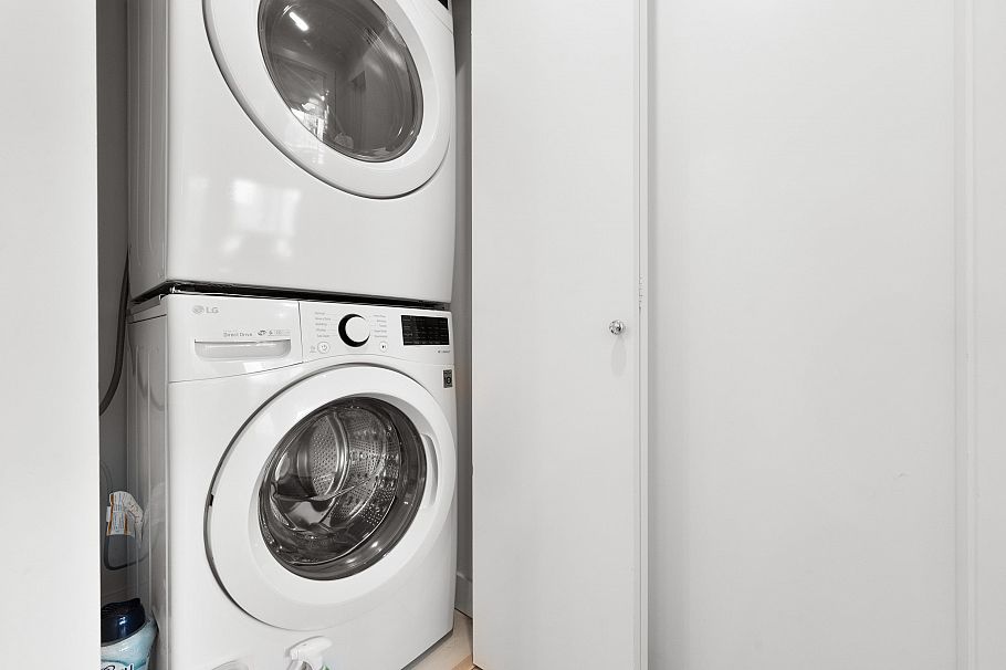 309 1519 Crown Street North Vancouver, BC - 16