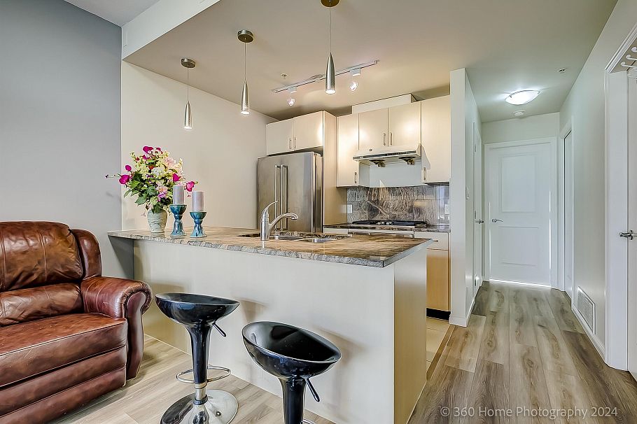 303 1211 Melville Street Vancouver, BC - 8