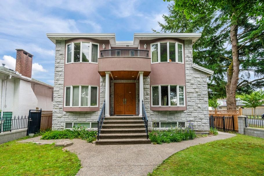 5396 Rhodes Street Vancouver, BC - 2