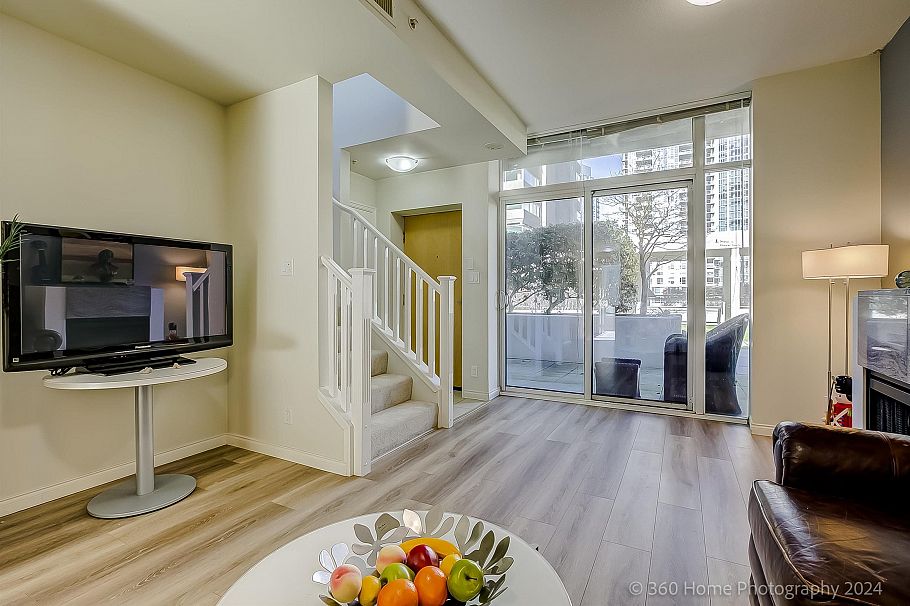 303 1211 Melville Street Vancouver, BC - 3