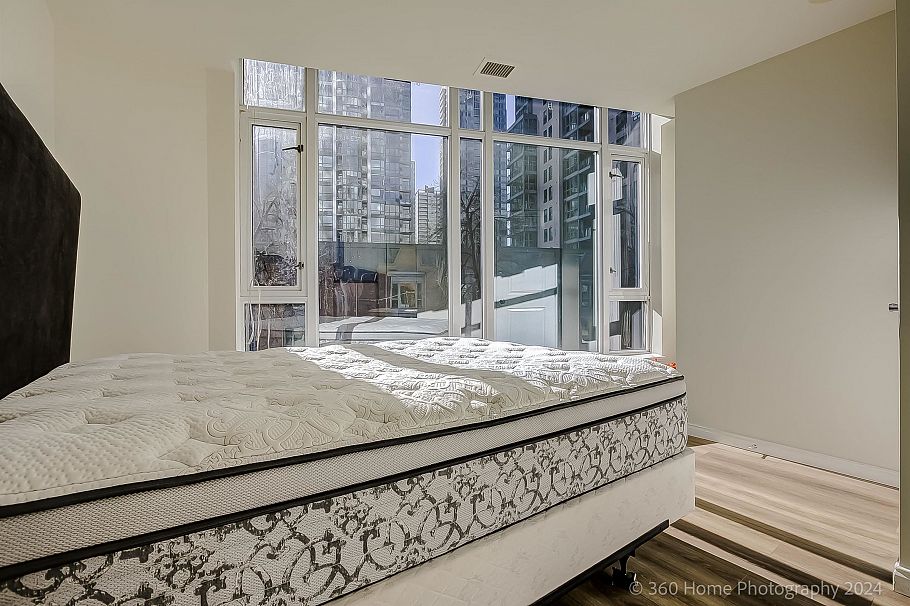 303 1211 Melville Street Vancouver, BC - 16