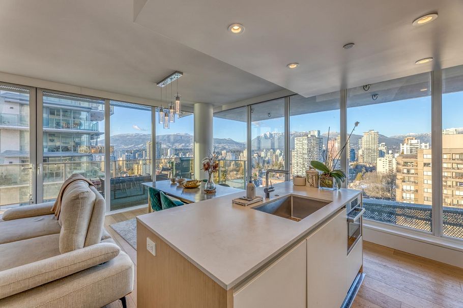 1401 1365 Davie Street Vancouver, BC - 2