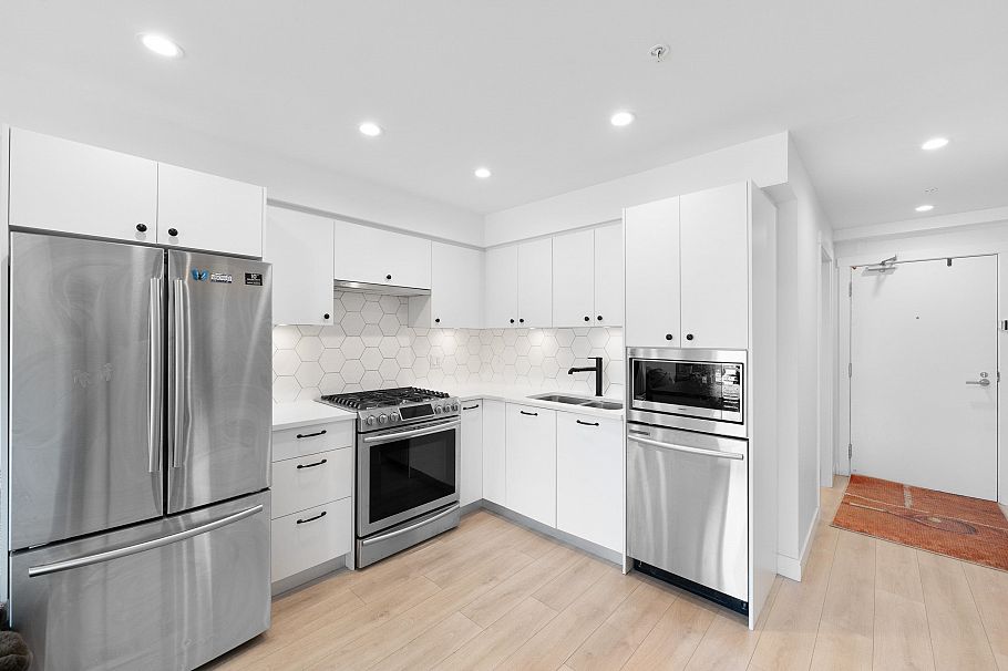 309 1519 Crown Street North Vancouver, BC - 9