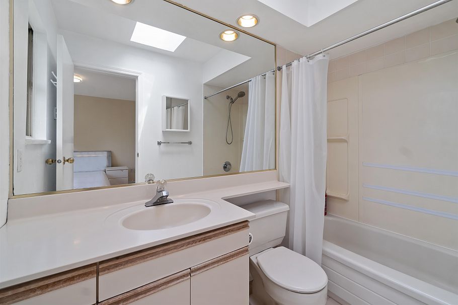 8489 French Street Vancouver, BC - 32