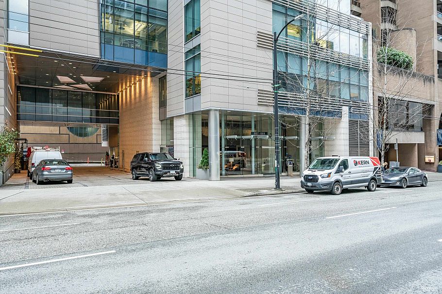 3002 667 Howe Street Vancouver, BC - 2