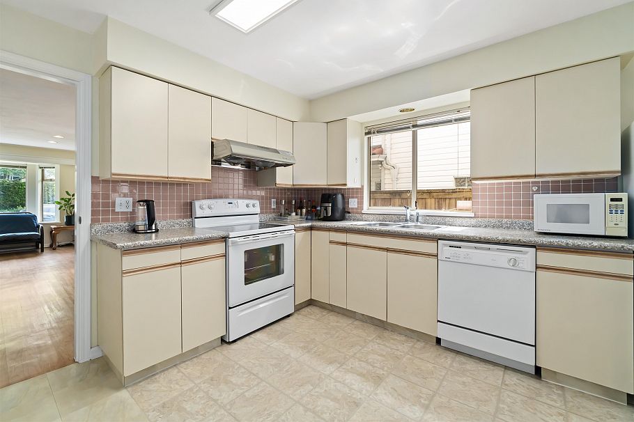 8489 French Street Vancouver, BC - 18