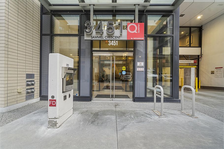 702 3451 Sawmill Crescent Vancouver, BC - 2