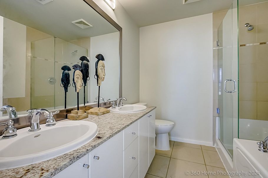 303 1211 Melville Street Vancouver, BC - 17