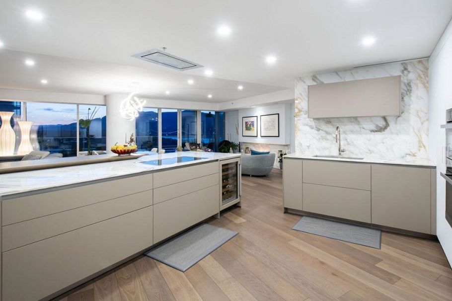 2908 1011 W Cordova Street Vancouver, BC - 2