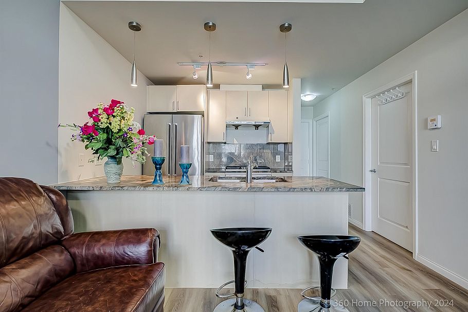 303 1211 Melville Street Vancouver, BC - 7