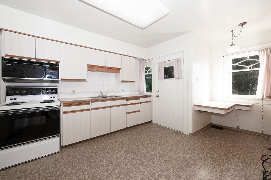 3548 W 37th Avenue Vancouver, BC - 10