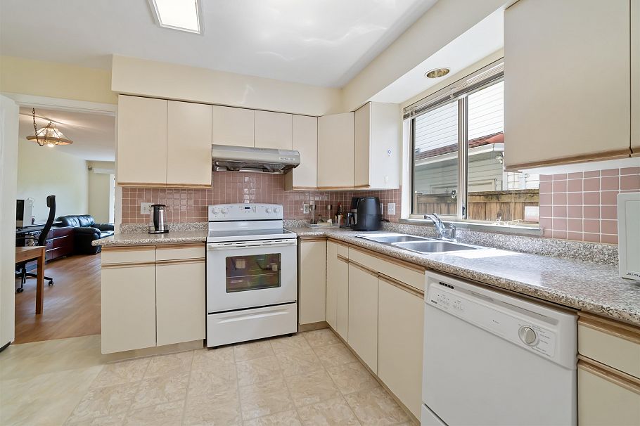 8489 French Street Vancouver, BC - 21