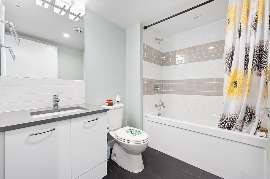 309 1519 Crown Street North Vancouver, BC - 15