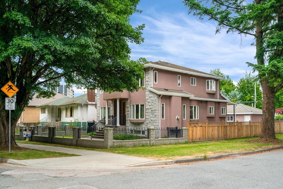 5396 Rhodes Street Vancouver, BC - 29