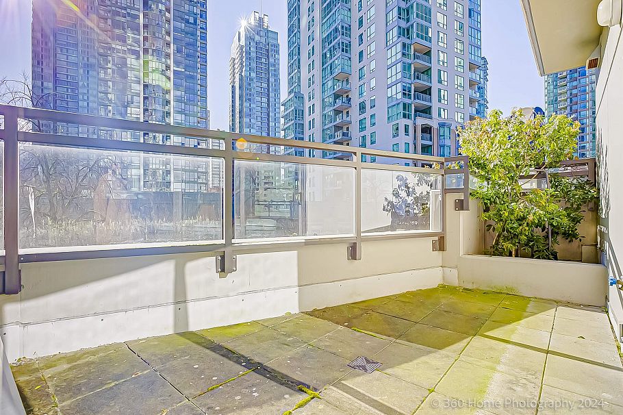 303 1211 Melville Street Vancouver, BC - 28
