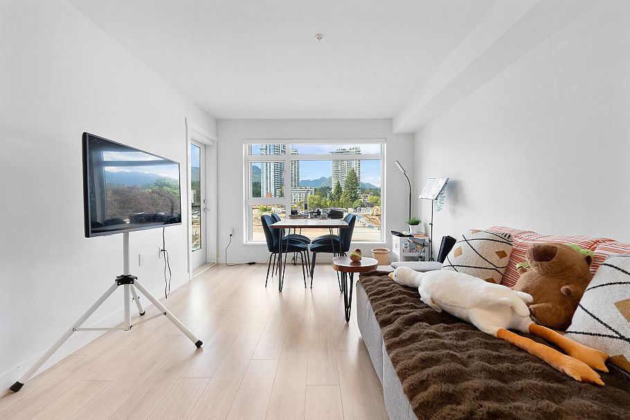 309 1519 Crown Street North Vancouver, BC - 2