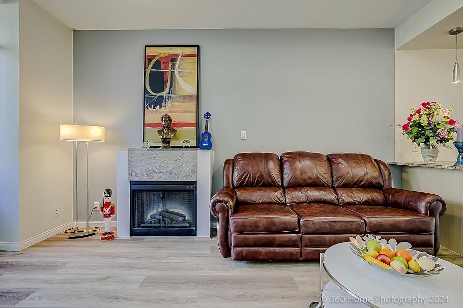 303 1211 Melville Street Vancouver, BC - 5