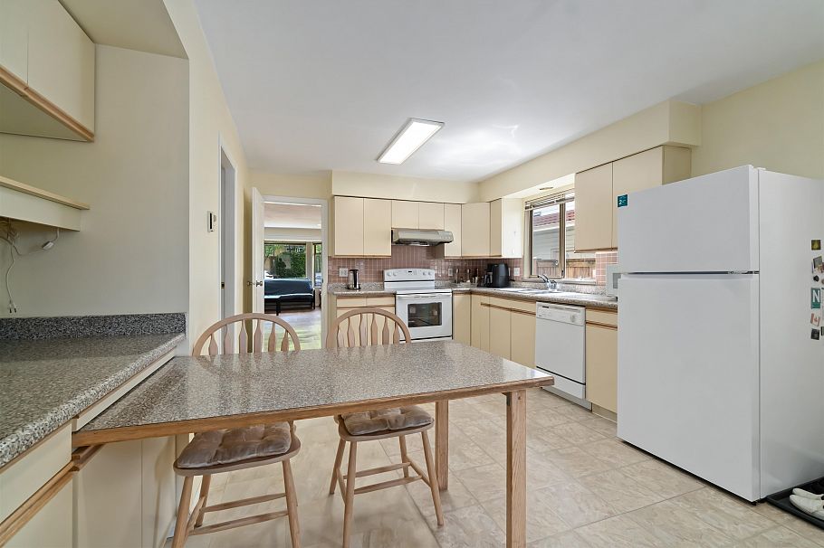 8489 French Street Vancouver, BC - 19