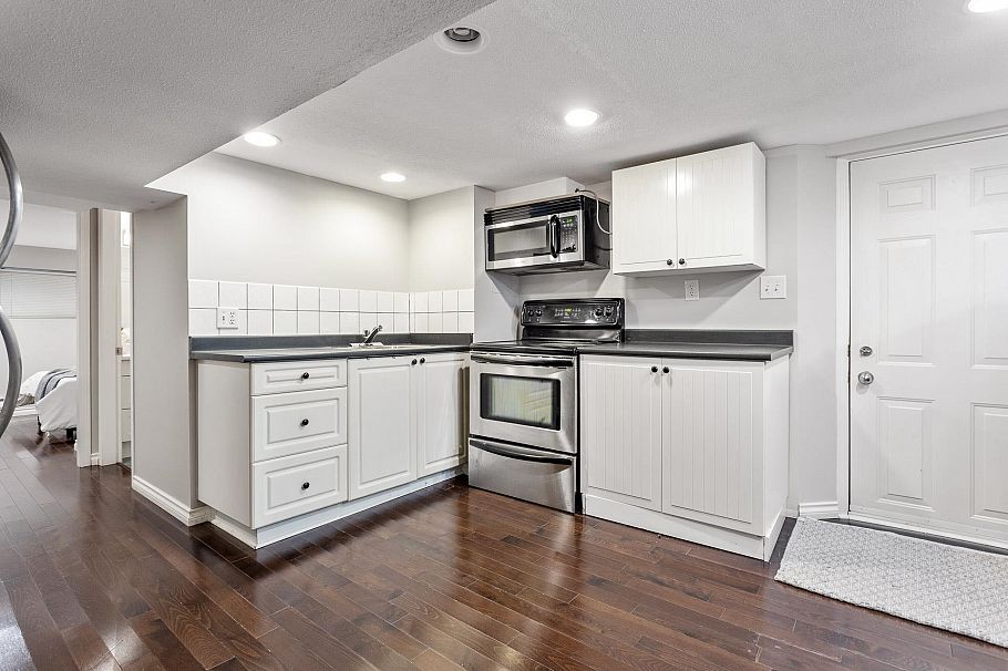 4671 13th Avenue Vancouver, BC - 18